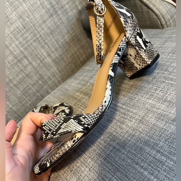 Snake print heels - Picture 3 of 4